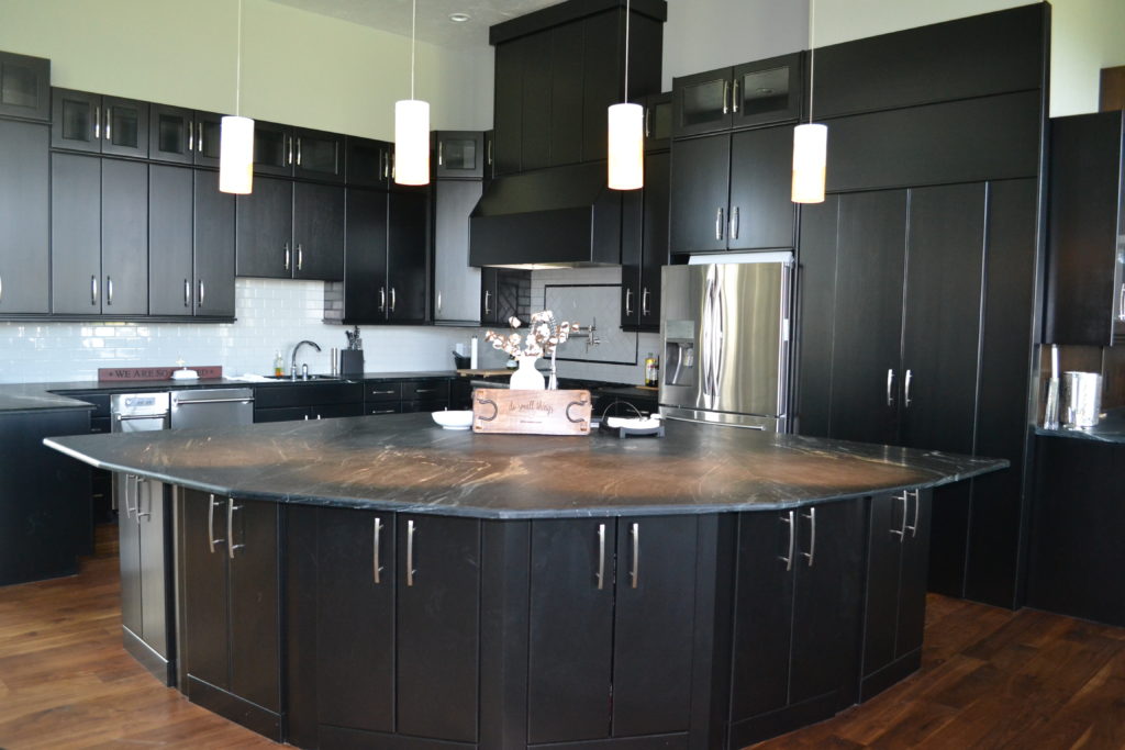 Traditional Black Kitchen - Pinnacle Cabinet & Millwork